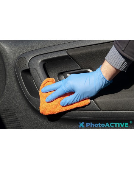 Application de PhotoACTIVE en spray sur l'intérieur des véhicules et des voitures
