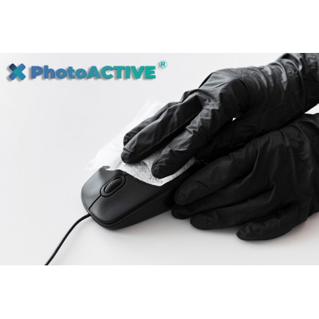 Application de PhotoACTIVE en spray sur les souris et les objets informatiques
