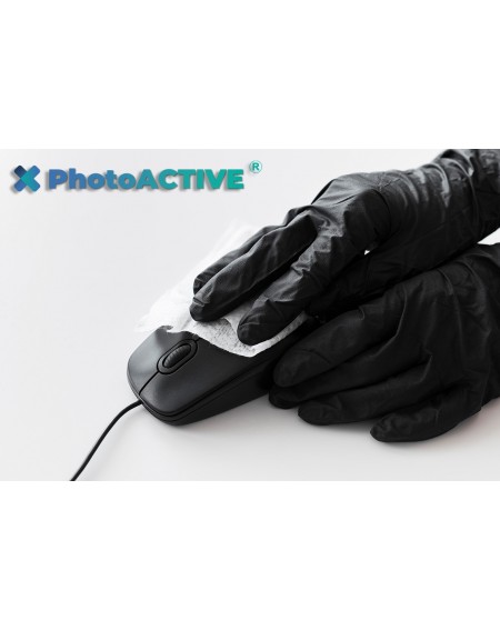 Application de PhotoACTIVE en spray sur les souris et les objets informatiques