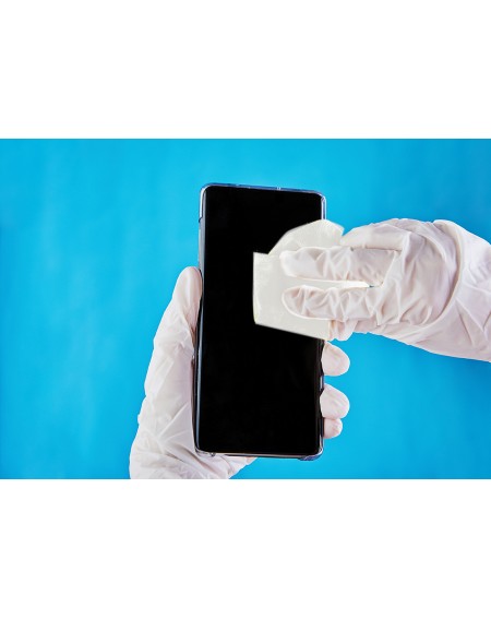désinfection d'un smartphone téléphone avec lingettes safe touch +