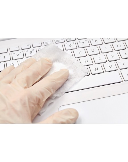 désinfection permanente d'un clavier d'ordinateur avec lingette safe touch +